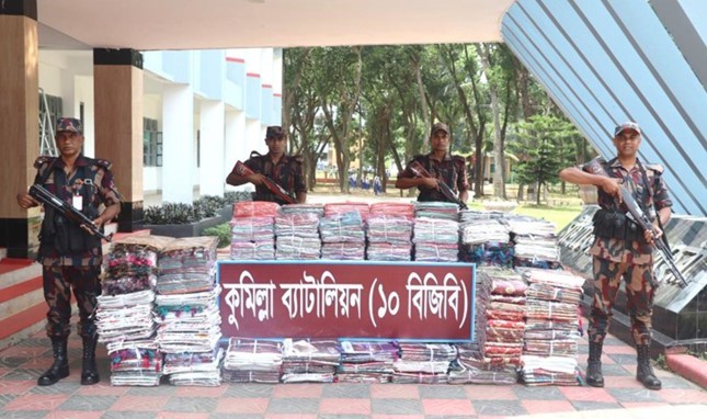 কুমিল্লায় ৭২ লাখ টাকার ভারতীয় শাড়ি জব্দ